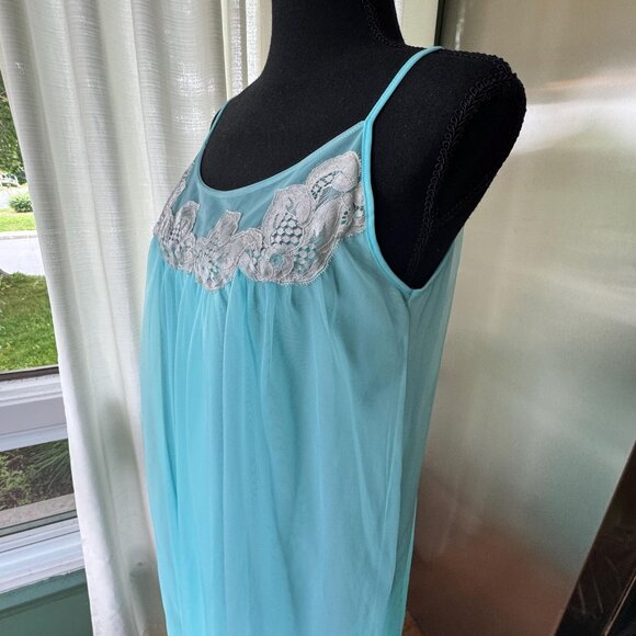 Vintage 60s slip on negligee, teal blue, lace details, sleeveless nightgown - Picture 3 of 10